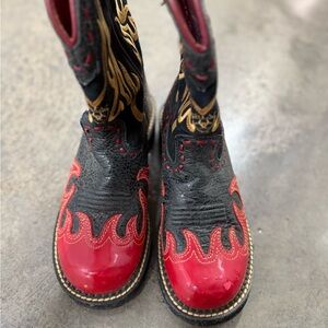 Red and Black Western Ariat Fatbabys